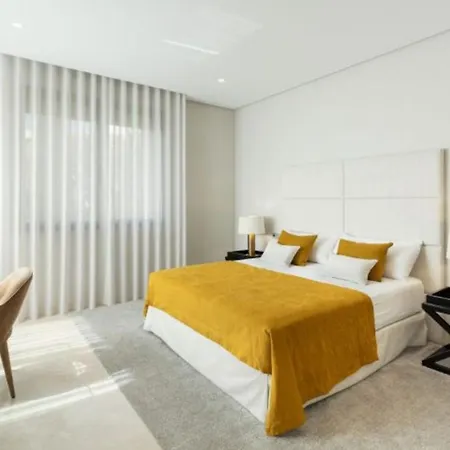 Luxury Contemporary With Panoramic Views * بودروم