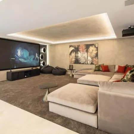 Luxury Contemporary With Panoramic Views * بودروم