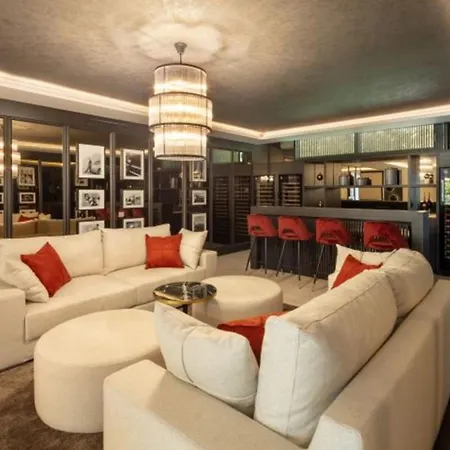 Luxury Contemporary With Panoramic Views شقة بودروم