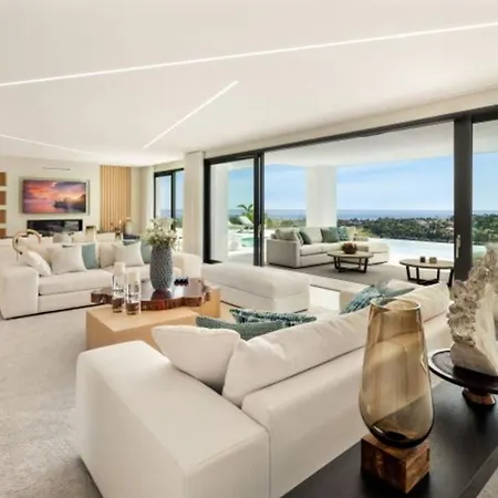Luxury Contemporary With Panoramic Views بودروم